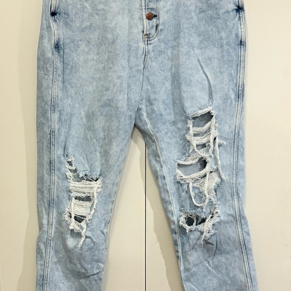 Arizona Jean Company Denim - Arizona Jean Company Light Blue Distressed Boyfriend Jeans